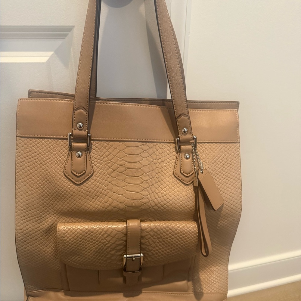 Coach Tan Leather Tote Bag with Adjustable Straps